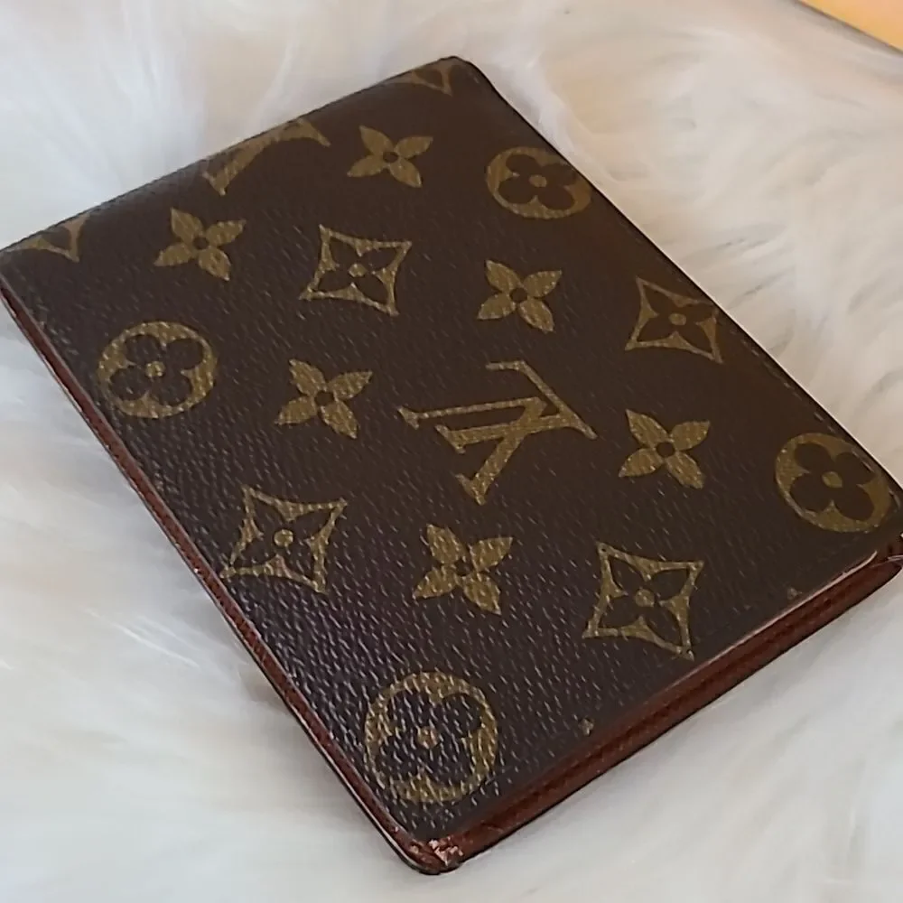 💯 Authentic Louis Vuitton Monogram Bifold Wallet 🍀